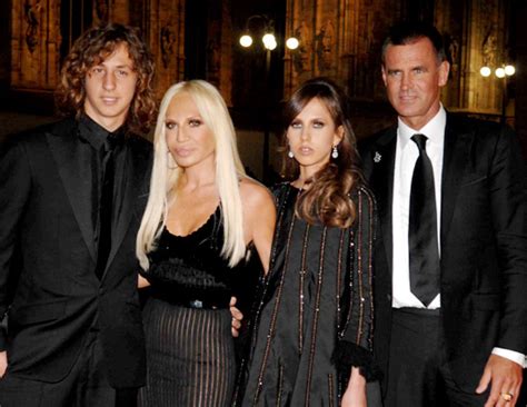 donatella versace fumatrice|donatella versace family.